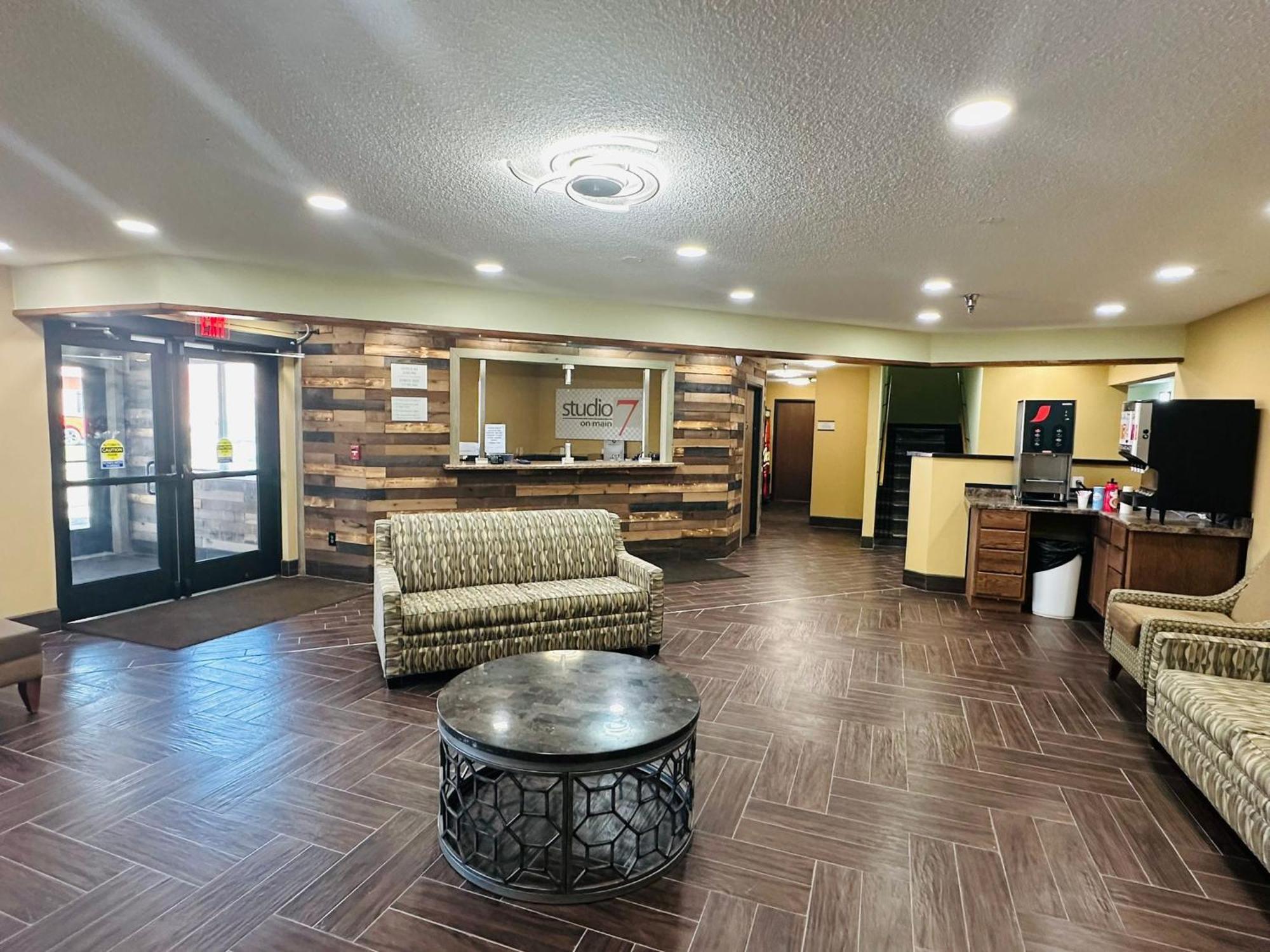 Studio 7 On Main West Fargo Εξωτερικό φωτογραφία