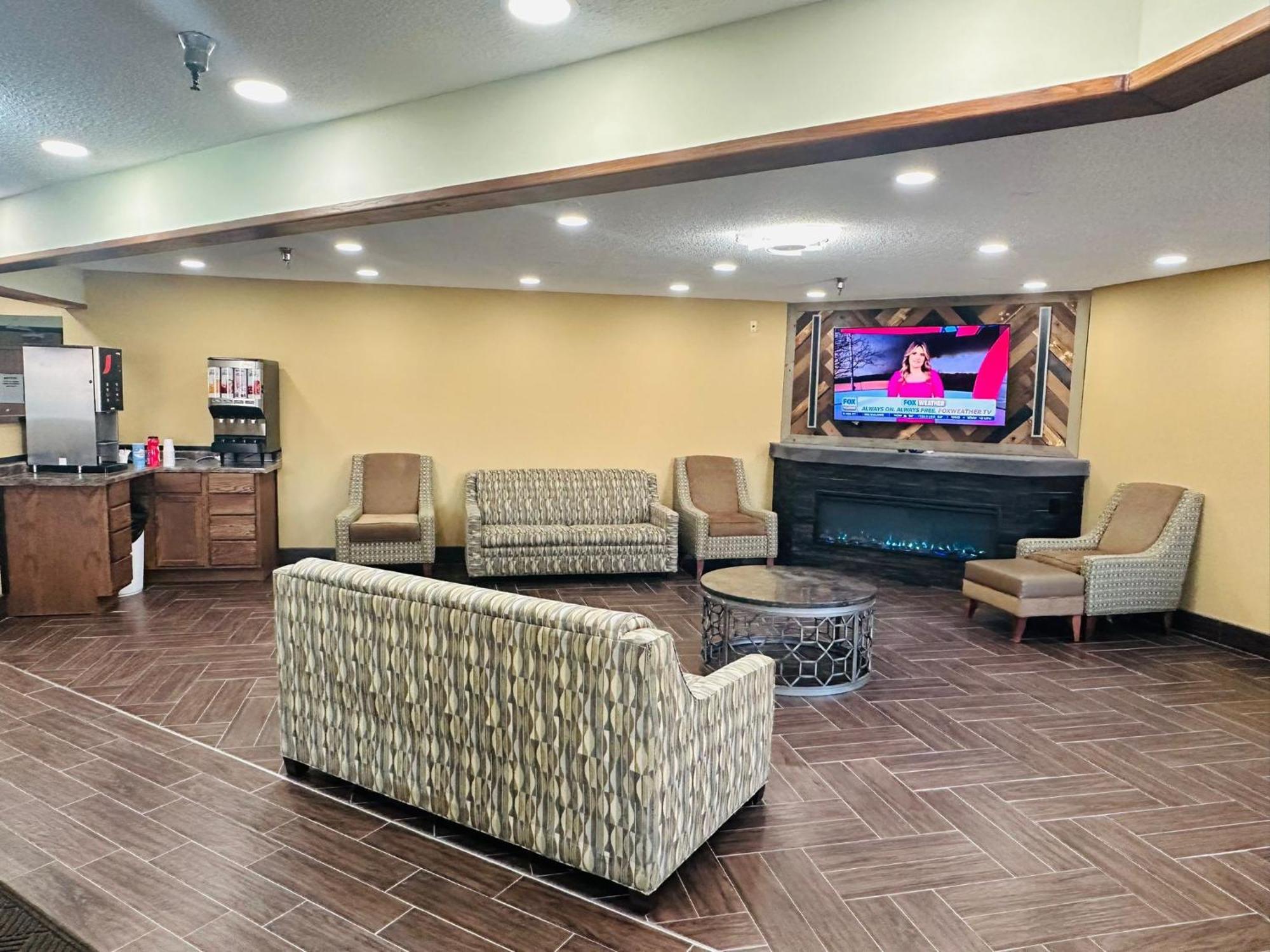 Studio 7 On Main West Fargo Εξωτερικό φωτογραφία